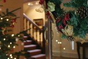 alt="Festive Wreath decorating Hotel hallway"